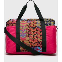 Desigual Sport - Torba sportowa. Różowe torebki damskie sportowe w paski, z poliesteru, sportowe. W wyprzedaży za 159,90 zł.
