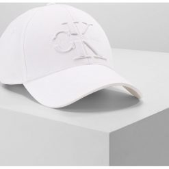 Czapki damskie: Calvin Klein Jeans REISSUE BASEBALL Czapka z daszkiem white