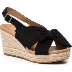 Espadryle Ugg W Camilla 1100976. Czarne espadryle damskie Ugg, bez wzorów, bez obcasa. W wyprzedaży za 279,00 zł.