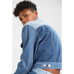 Kurtki damskie: Wrangler by Peter Max RETRO Kurtka jeansowa faded contrast