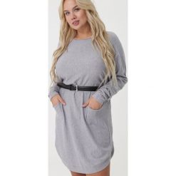 Szara Sukienka Lakemba. Szare sukienki damskie Born2be, xl, bez wzorów, z okrągłym kołnierzem, bez rękawów, długie. Za 89,99 zł.