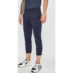 Ellesse - Spodnie. Czarne spodnie męskie Ellesse, na co dzień, m, bez wzorów, z bawełny. W wyprzedaży za 159,90 zł.