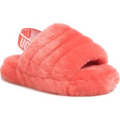 Kapcie UGG - K Fluff Yeah Slide 1098494 Pcrl. Różowe sandały dziewczęce Ugg, ze skóry, bez zapięcia. Za 349,00 zł.