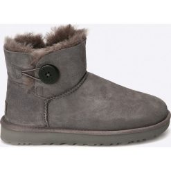 UGG - Buty Mini Bailey Bow II. Szare buty zimowe damskie marki Ugg, z futra, na obcasie. Za 849,90 zł.