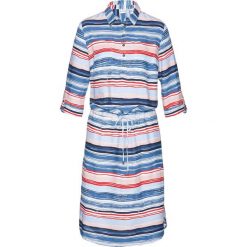 Sukienka bonprix biały z nadrukiem. Białe sukienki damskie marki bonprix, w paski, z koszulowym kołnierzykiem, z krótkim rękawem, krótkie, mini, plisowane. Za 99,99 zł.