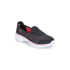 Tenisówki Dziecko Skechers GO WALK 4/KINDLE. Czarne trampki dziewczęce Skechers, bez wzorów, bez zapięcia. Za 143,40 zł.