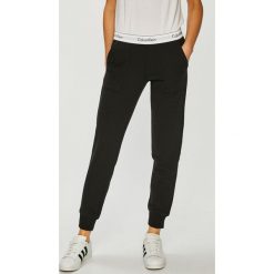 Calvin Klein Jeans - Spodnie. Spodnie damskie Calvin Klein Jeans. W wyprzedaży za 199,90 zł.