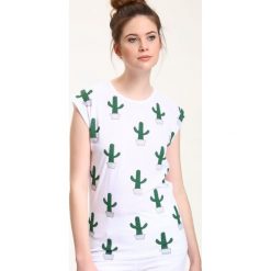 T-shirt krótki rękaw damski. Białe t-shirty damskie TROLL, s, z nadrukiem, z bawełny, klasyczne. W wyprzedaży za 14,99 zł.