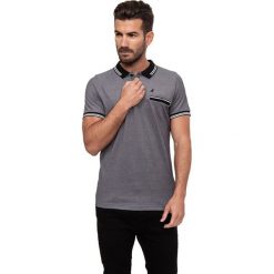 Koszulka polo w kolorze czarnym. Koszulki męskie Lonsdale, Kangol. W wyprzedaży za 59,95 zł.