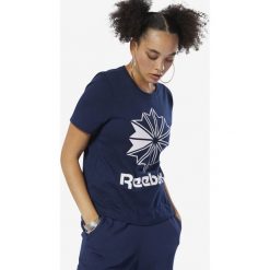 Reebok Classic Koszulka Niebieski. Niebieskie koszulki damskie Reebok Classic, s, z nadrukiem, z bawełny, bez kołnierzyka. Za 128,95 zł.