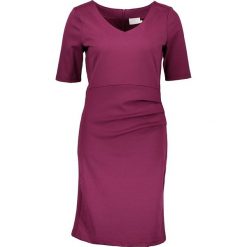 Sukienka "Sara" w kolorze fioletowym. Fioletowe sukienki damskie Kaffe, s, bez wzorów, z dekoltem na plecach, bez rękawów, midi. W wyprzedaży za 109,95 zł.