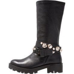 Tosca Blu KIRUNA Kowbojki i obuwie motocyklowe nero. Czarne buty zimowe damskie marki Tosca Blu, z materiału. Za 949,00 zł.