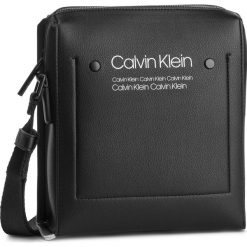 Saszetka CALVIN KLEIN - Bolt Mini Reporter K50K504373 001. Czarne torby męskie skórzane Calvin Klein, bez wzorów, ze skóry ekologicznej, młodzieżowe. W wyprzedaży za 239,00 zł.