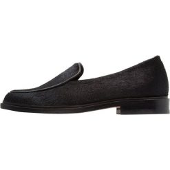 Royal RepubliQ BORDER LOAFER Półbuty wsuwane black. Czarne półbuty damskie Royal RepubliQ, bez wzorów, ze skóry, bez obcasa, bez zapięcia. Za 839,00 zł.