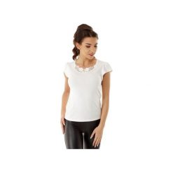 Bluzka Ines z wstawką na dekolcie ecru ED016-1. Białe bluzki damskie marki Ella dora, s, z elastanu, eleganckie, z falbankami. Za 139,00 zł.