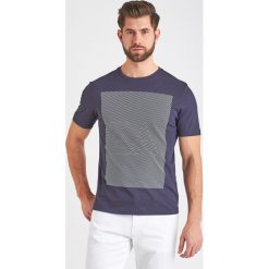 T-SHIRT emporio armani. T-shirty męskie Emporio Armani, m, bez wzorów, bez kołnierzyka. W wyprzedaży za 271,20 zł.
