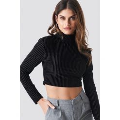 Motel Rocks Lara Cropped Top - Black. Czarne topy damskie marki Motel Rocks, bez wzorów, z materiału, bez kołnierzyka. W wyprzedaży za 80,97 zł.