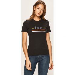 Lee - T-shirt. Czarne bluzki damskie Lee, s, z nadrukiem, z bawełny, casualowe, z okrągłym kołnierzem. W wyprzedaży za 79,90 zł.