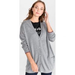Tommy Hilfiger Essential Sweter Szary. Szare bluzy damskie TOMMY HILFIGER, s, bez wzorów, z wełny, bez rękawów, bez kaptura. Za 738,95 zł.