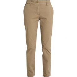 Napapijri MERIDIAN WINT Chinosy dark beige. Brązowe chinosy damskie Napapijri, z bawełny. Za 419,00 zł.