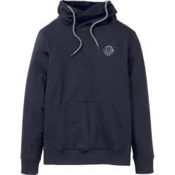 Bluza ze stójką Slim Fit bonprix ciemnoniebieski. Niebieskie bluzy męskie bonprix, s, z nadrukiem, ze stójką, bez rękawów, bez kaptura. Za 74,99 zł.