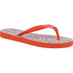 Japonki TORY BURCH - Thin Flip Flop 56488 Poppy Red/Legacy Paisley 605. Pomarańczowe klapki damskie Tory Burch, bez wzorów, z tworzywa sztucznego, bez obcasa. W wyprzedaży za 199,00 zł.