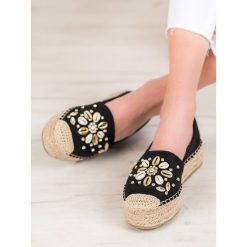 Espadryle z ozdobami. Espadryle damskie SEASTAR, bez wzorów, z zamszu, bez obcasa. Za 102,90 zł.