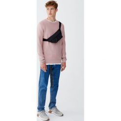 Sweter basic z cienkiej tkaniny strukturalnej. Zielone swetry męskie Pull&Bear, m, bez wzorów, z tkaniny, bez kołnierzyka, bez kaptura. Za 89,90 zł.