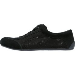 Camper PEU SENDA Sznurowane obuwie sportowe black. Czarne buty sportowe damskie marki Camper, bez wzorów, ze skóry, sportowe. W wyprzedaży za 351,20 zł.