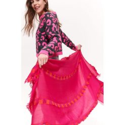 CHUSTA DAMSKA. Różowe chusty damskie Top Secret, na zimę, bez wzorów, z tkaniny, eleganckie. Za 69,99 zł.