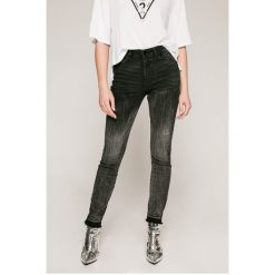 Guess Jeans - Jeansy. Czarne jeansy damskie marki Guess Jeans, z podwyższonym stanem. W wyprzedaży za 299,90 zł.
