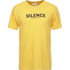 Wood Wood PERRY Tshirt z nadrukiem yellow. Żółte koszulki polo męskie marki Wood Wood, l, z nadrukiem, z bawełny. Za 229,00 zł.