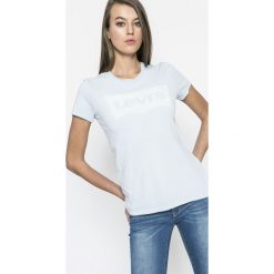Levi's - Top. Niebieskie topy damskie Levi's®, s, z nadrukiem, z bawełny, z okrągłym kołnierzem. W wyprzedaży za 69,90 zł.