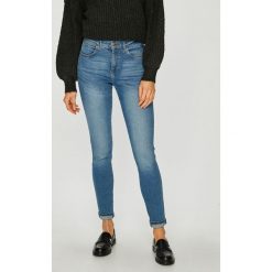 Wrangler - Jeansy Body Bespoke. Niebieskie jeansy damskie Wrangler, z podwyższonym stanem. W wyprzedaży za 179,90 zł.
