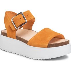 Sandały CLARKS - Botanic Strap 261477074 Amber Suede. Żółte klapki damskie Clarks, bez wzorów, ze skóry, bez obcasa. W wyprzedaży za 389,00 zł.
