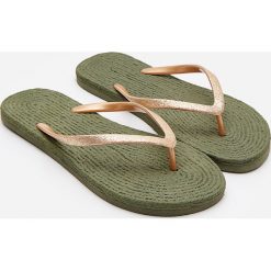 Japonki z plecionką - Khaki. Brązowe klapki damskie House, bez wzorów, bez obcasa. Za 35,99 zł.