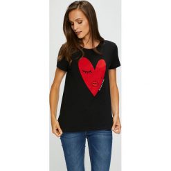 Only - Top. Czarne bluzki damskie marki ONLY, s, z nadrukiem, z bawełny, z okrągłym kołnierzem. W wyprzedaży za 39,90 zł.