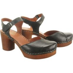 MANITU 910856-1 schwarz, czółenka damskie. Czółenka damskie Manitu, bez wzorów, ze skóry, bez obcasa, na obcasie, bez zapięcia. Za 219,90 zł.