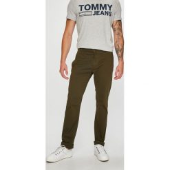 Tommy Jeans - Spodnie. Spodnie męskie Tommy Jeans. W wyprzedaży za 249,90 zł.