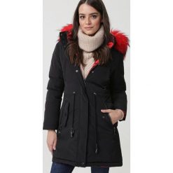 Czarno-Czerwona Dwustrona Kurtka Strathewen. Czarne kurtki damskie Born2be, na zimę, xl, moro, długie. Za 399,99 zł.