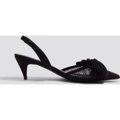 NA-KD Shoes Czółenka z siateczki - Black. Czarne buty ślubne damskie NA-KD Shoes, w paski, z zamszu, na niskim obcasie, na obcasie. W wyprzedaży za 113,37 zł.