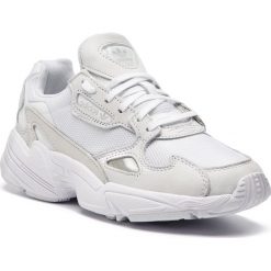 Buty adidas - Falcon W B28128 Ftwwht/Ftwwht/Crywht. Białe buty sportowe damskie Adidas, bez wzorów, ze skóry ekologicznej, sportowe. Za 399,00 zł.