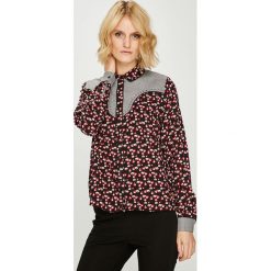 Pepe Jeans - Koszula Betsy. Czarne bluzki damskie marki Pepe Jeans, s, z bawełny, klasyczne, z klasycznym kołnierzykiem, z długim rękawem. W wyprzedaży za 179,90 zł.
