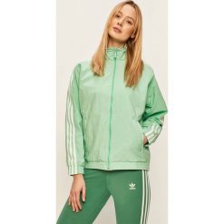 Adidas Originals - Kurtka. Zielone płaszcze damskie z poliesteru, sportowe, krótkie. Za 249,90 zł.