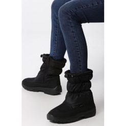 Czarne Śniegowce Lynnhurst. Czarne buty sportowe damskie Born2be, bez wzorów, z puchu, sportowe. Za 129,99 zł.