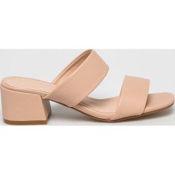 Truffle Collection - Klapki. Klapki damskie Truffle Collection, bez wzorów, z materiału, bez obcasa, na obcasie. W wyprzedaży za 129,90 zł.