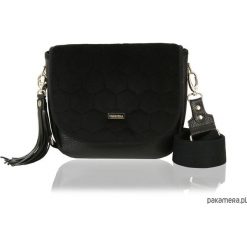 TOREBKA PURO SASZKA 2418 BLACK HONEYCOMB. Czarne torebki klasyczne damskie Pakamera, bez wzorów, eleganckie, na ramię, bez dodatków. Za 250,00 zł.