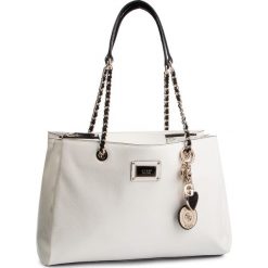 Torebka GUESS - HWSG72 97100 WHI. Białe torebki klasyczne damskie marki Guess, z aplikacjami, ze skóry ekologicznej. Za 699,00 zł.