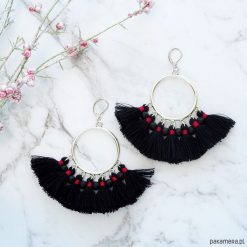 Kolczyki z chwostami Boho Big - Black. Czarne kolczyki damskie marki Pakamera. Za 129,00 zł.
