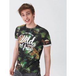 T-shirt z tropikalnym printem - Wielobarwny. Szare t-shirty męskie House, s, bez wzorów, bez kołnierzyka. Za 49,99 zł.